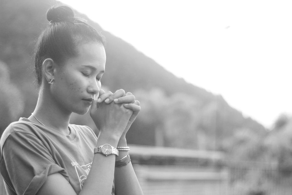 woman praying